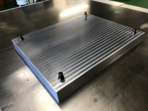 自社製治工具製作中